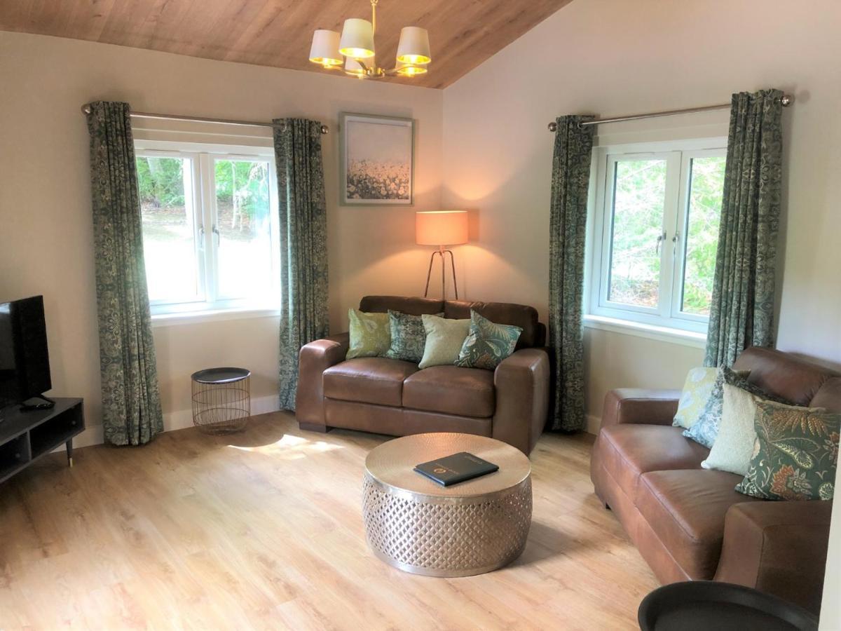 Breckland Lodge 2 With Hot Tub Belladrum Exteriér fotografie